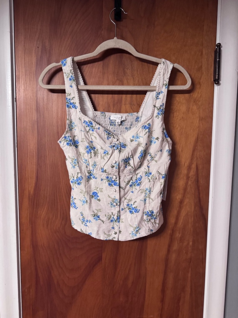 Like New Floral Cream Button-Front Camisole Crop with Blue Print